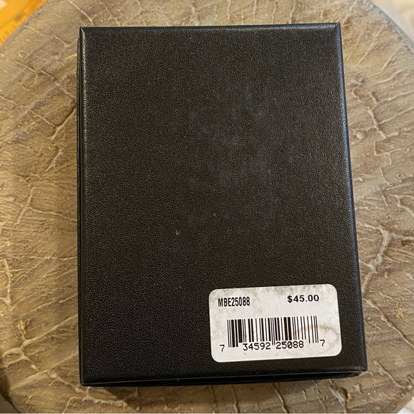 Macy's 14K Gold Plated Moon Crest Crescent Hoop Earrings NIB - Picture 12 of 13